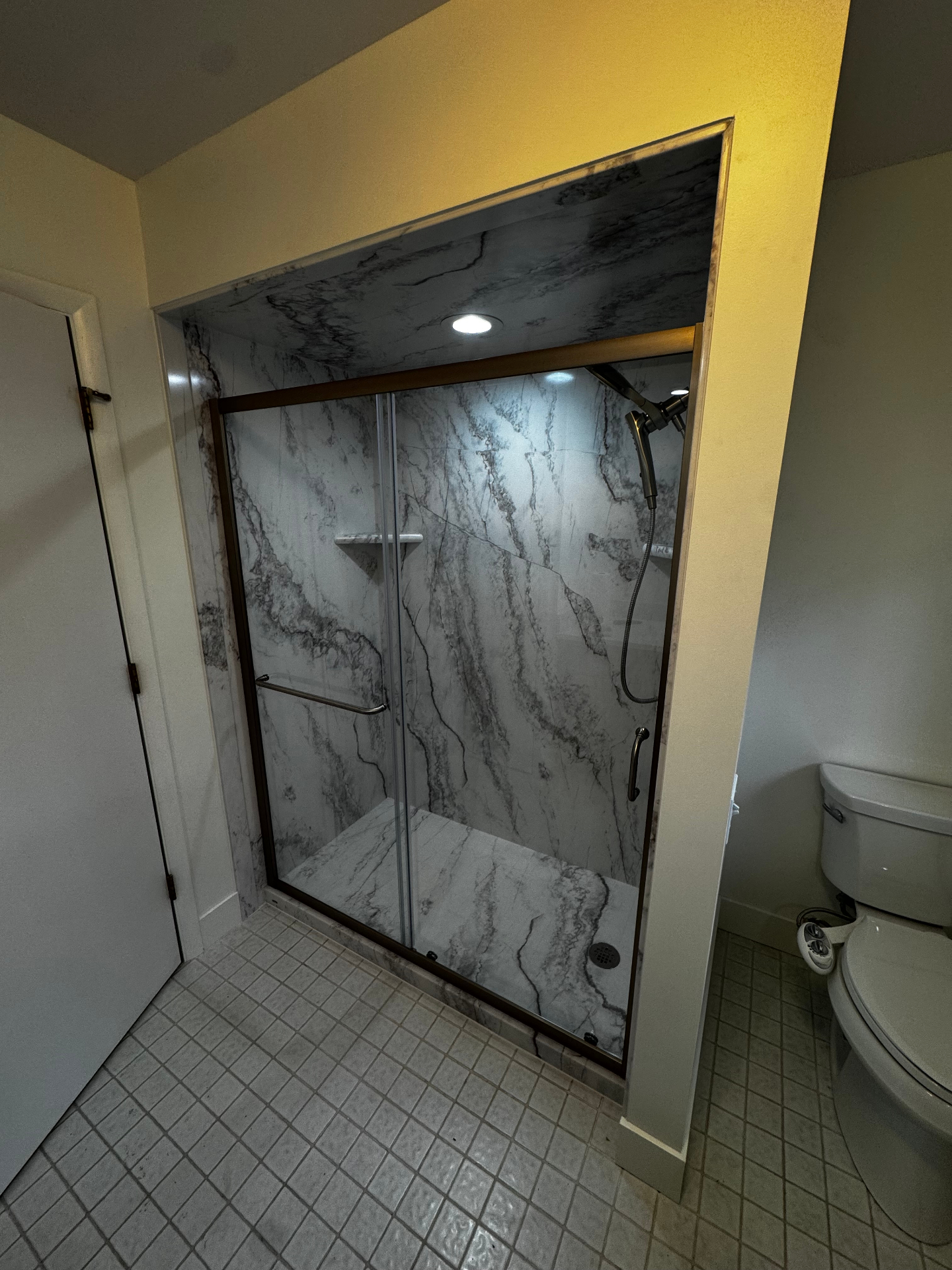 Quartzite Alcove Shower